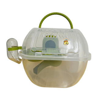 Transportador con rueda y bebedero para Hámster Enano ¡Más que un transportador! Lleva a tu hámster seguro, hidratado y entretenido. Incluye rueda y bebedero para que no le falte nada.